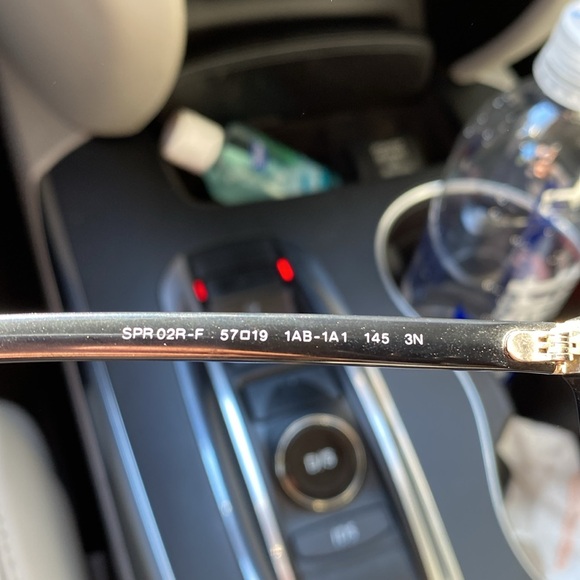 Prada sunglasses - Picture 4 of 9